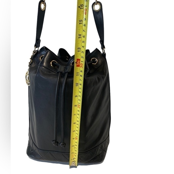 VINTAGE Chanel Bucket Bag - Picture 14 of 16